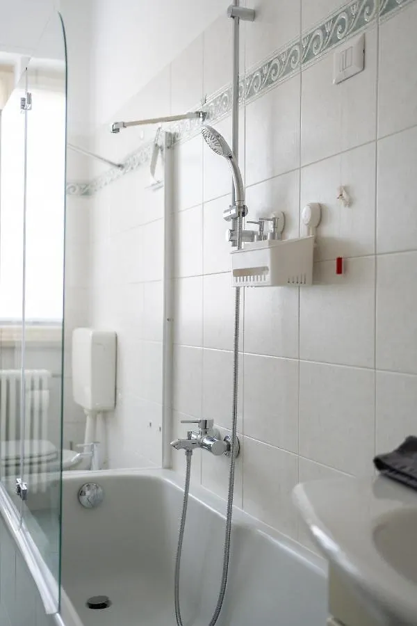 Casa Vacanze Giulio Cesare 베르가모 0*,